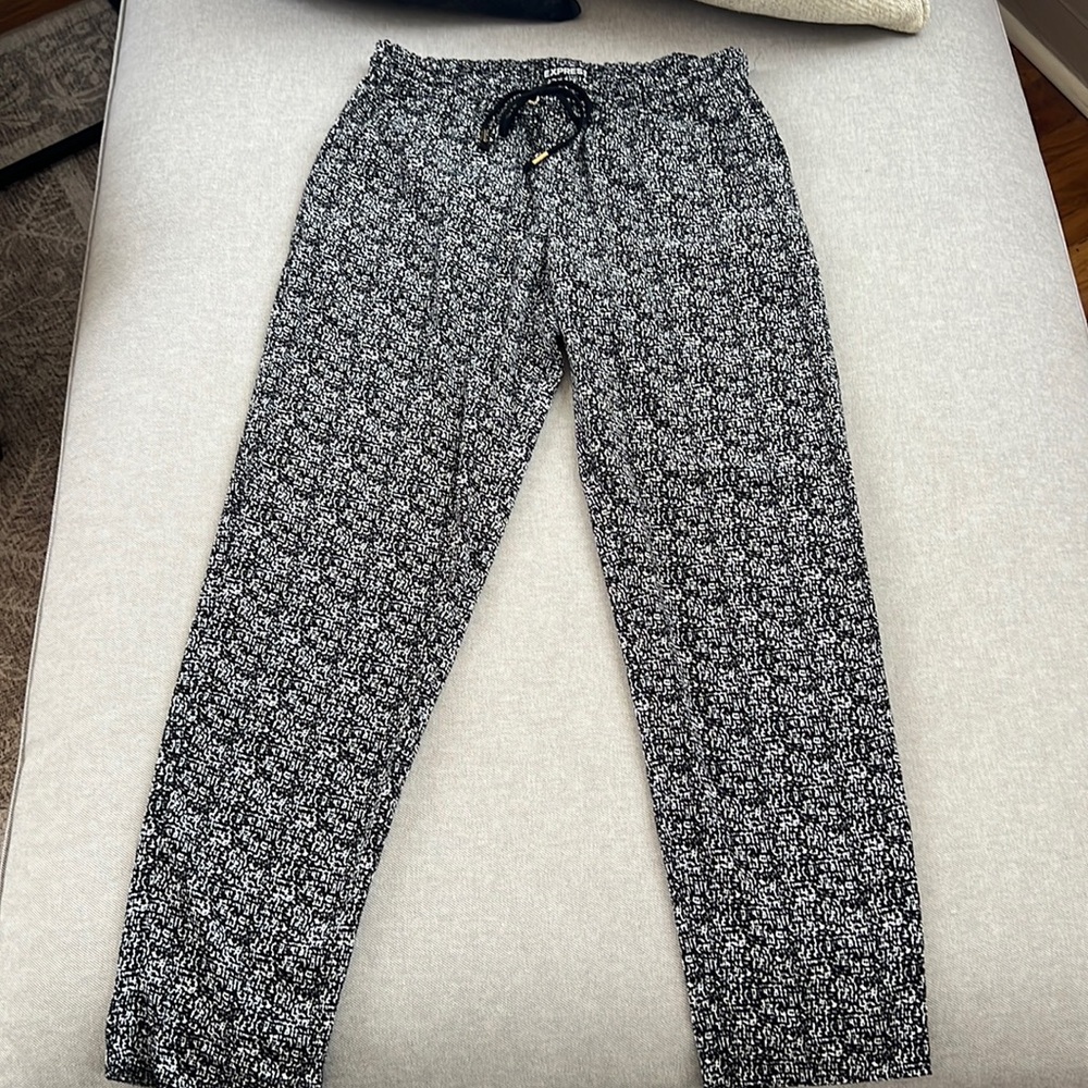 XS High-waisted Express Pants (Black and white with gold accents)